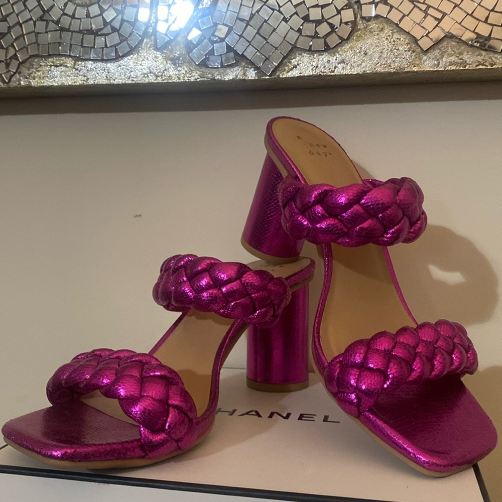 METALLIC HEEL